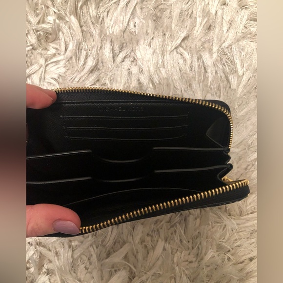 Michael Kors Python-Embossed zip wallet - Picture 5 of 5